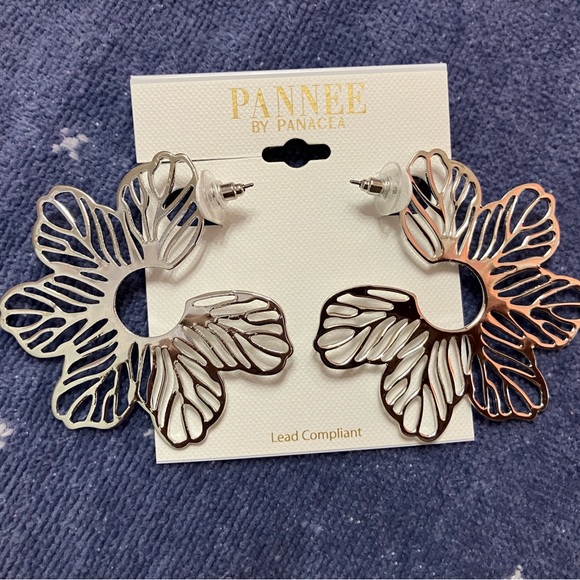 Flower Post Earrings NWT - Picture 1 of 6